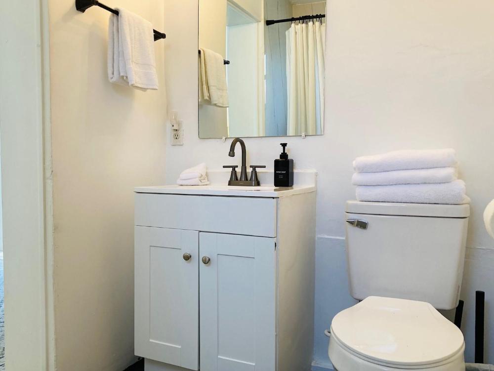 Deluxe Queen Room interior
