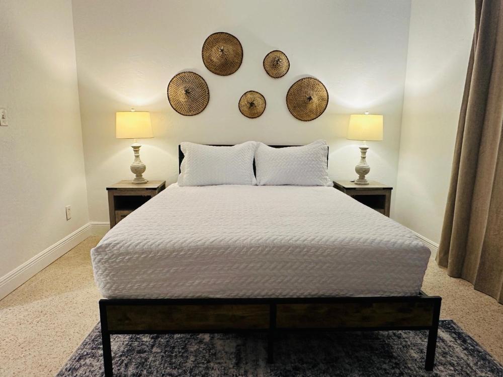 Deluxe Queen Room interior